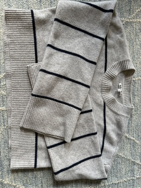 Reformation Sweaters - Reformation grey cashmere sweater M
